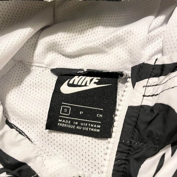 Nike Kids Sportswear Windrunner Jacket White Cj7426-104 Girls Size Small - Picture 3 of 16